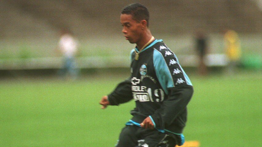 “Era o momento perfeito para a volta”, diz Assis sobre negociação frustrada de Ronaldinho Gaúcho com o Grêmio em 2011