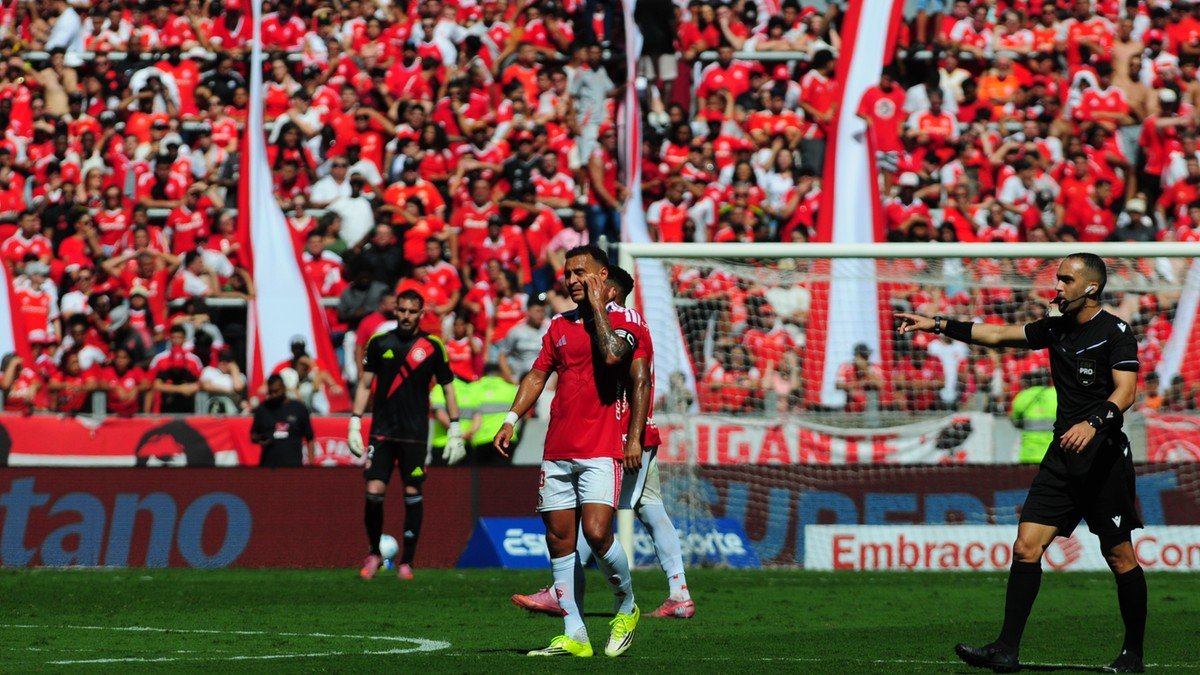 Inter perde para o Mirassol, em casa, e volta a se complicar no Brasileirão