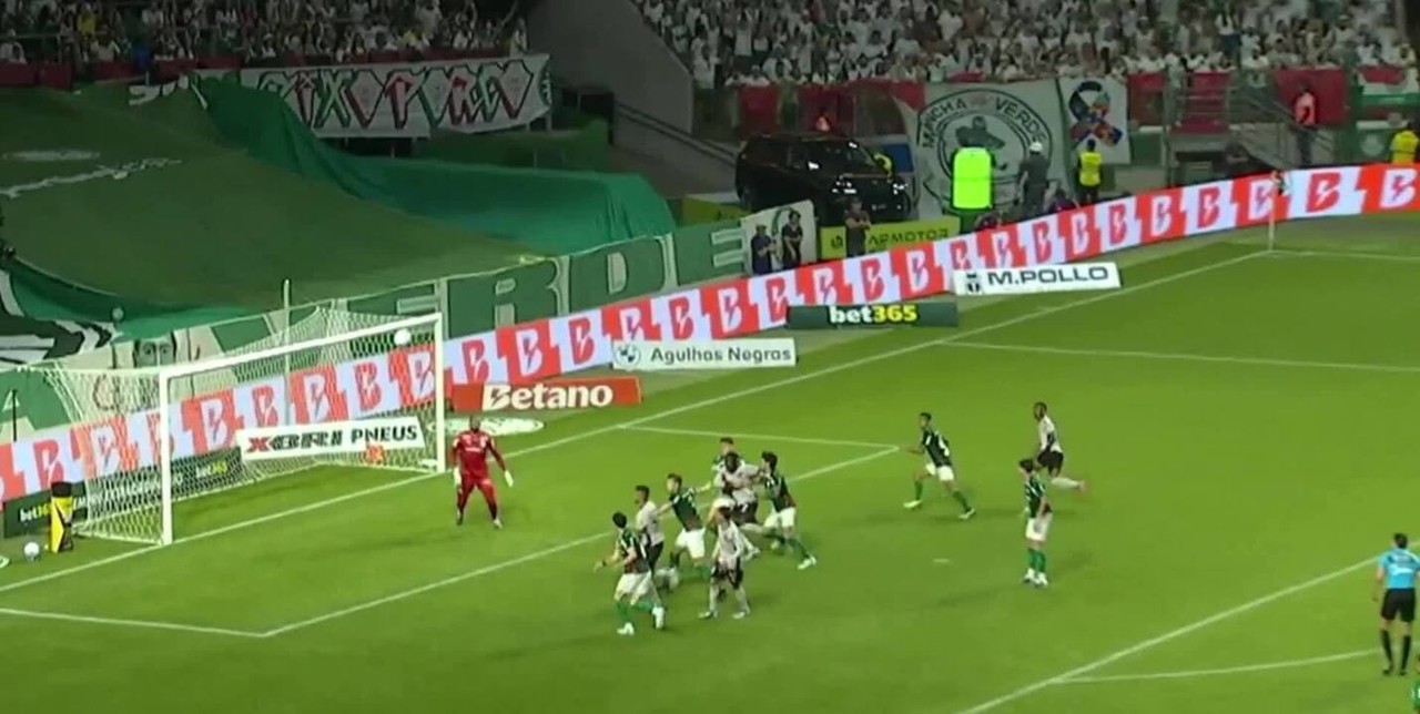 VAR de Palmeiras x Athletico: CBF divulga vídeo de pênalti anulado