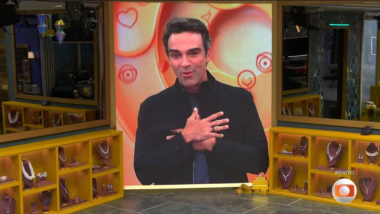 Tadeu Schmidt consola Ana Paula Renault, quebra protocolo e divide luto com Finalistas