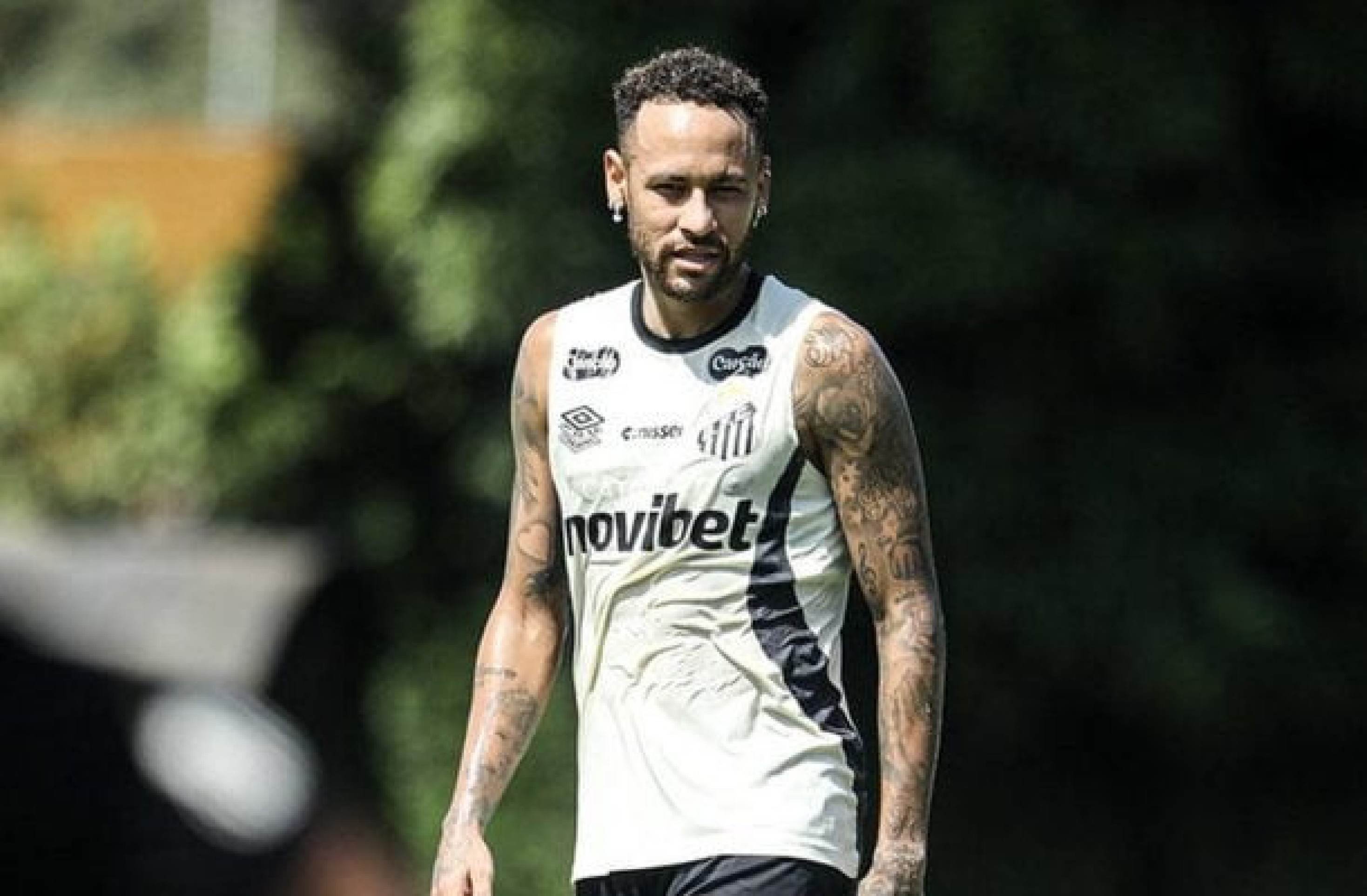 Neymar explica gesto na saída de campo após derrota para o Fluminense