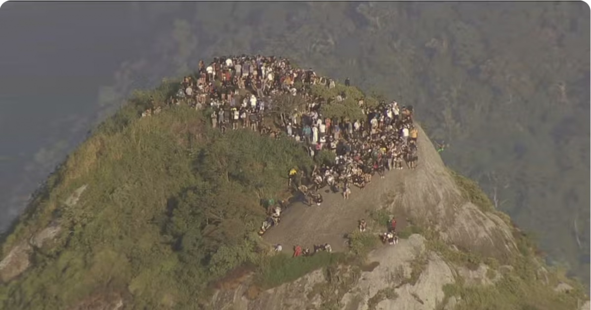 Tiroteio no Vidigal deixa cerca de 200 turistas ilhados no Morro Dois Irmãos durante Operação Duas Rosas II