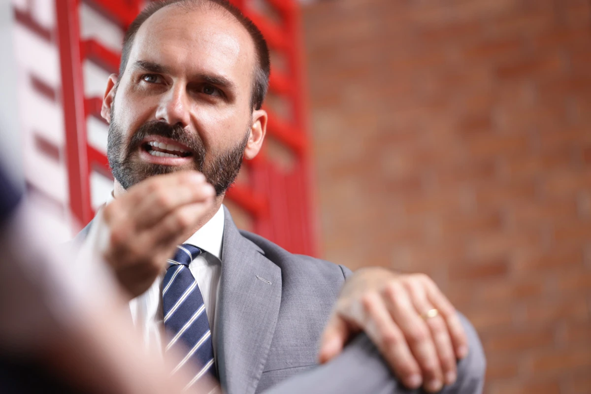 Alvo de processo, Eduardo Bolsonaro ataca Moraes e Tabata: 