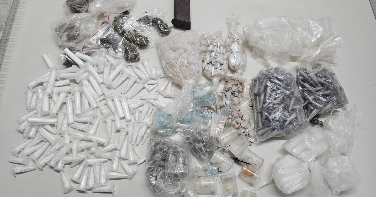 PM prende três homens e apreende drogas no bairro de São Marcos, em Salvador