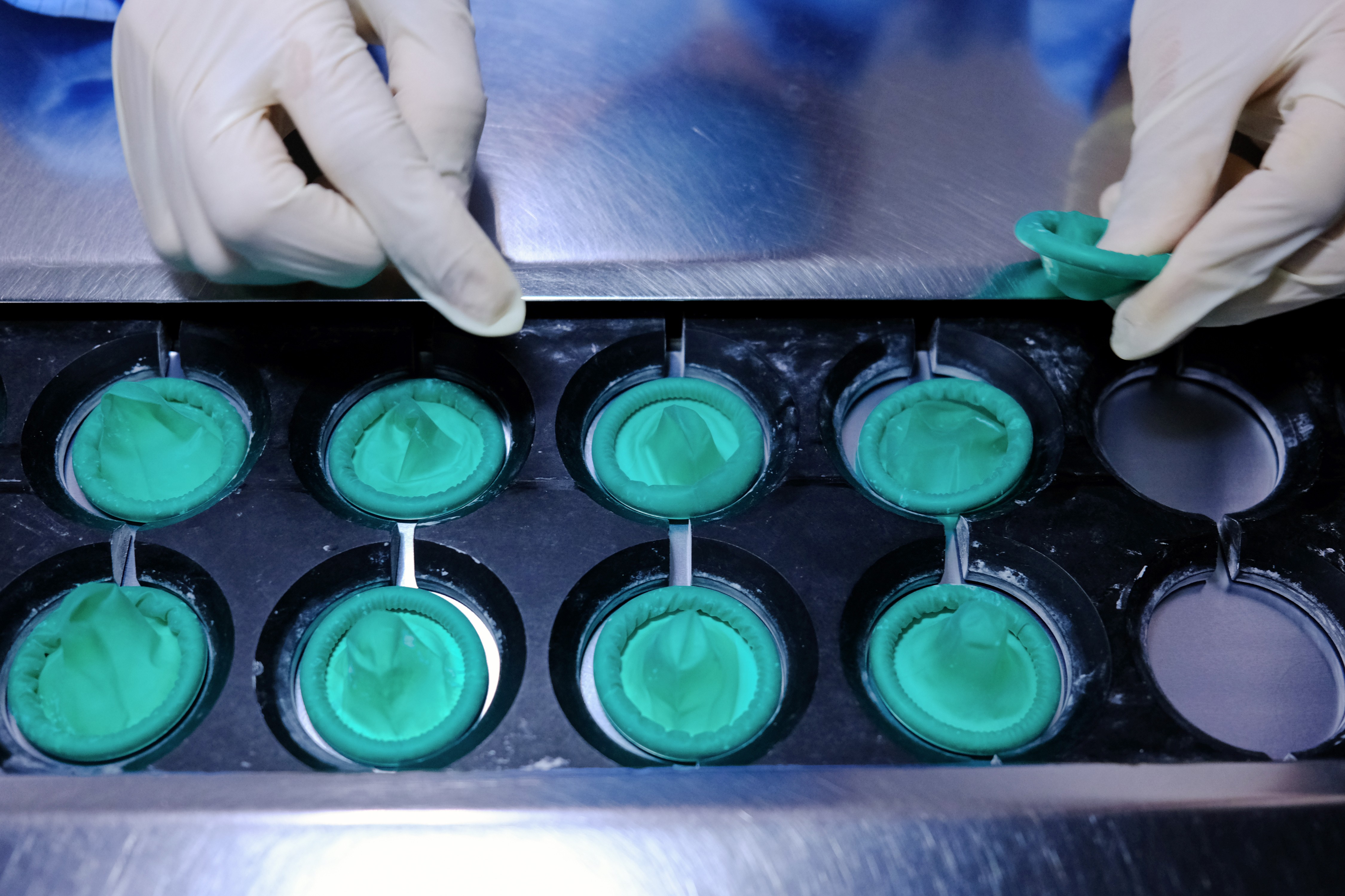 Preço da camisinhas vai subir por causa da guerra no Irã? Entenda