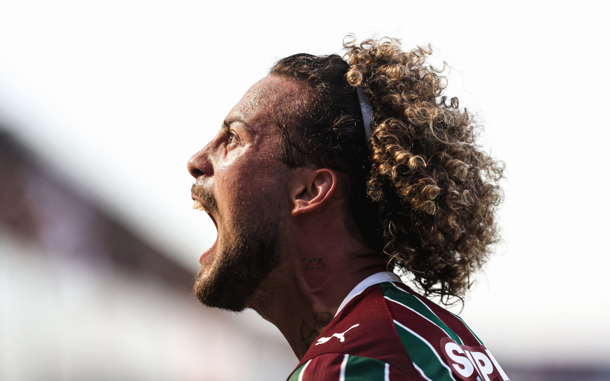 Guga aproveita chance como titular e reacende disputa por posição no Fluminense