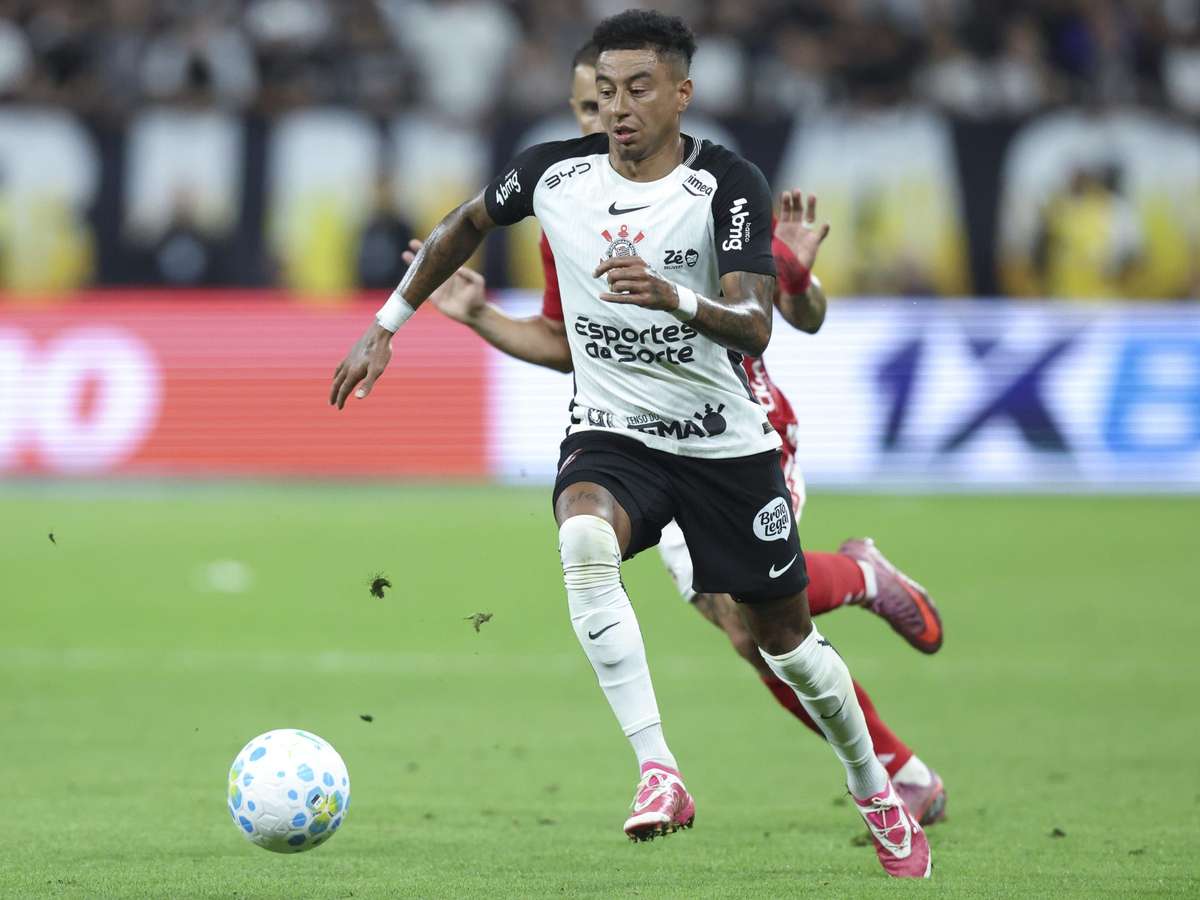 Lingard balança as redes pela primeira vez no Corinthians e alcança feitos históricos