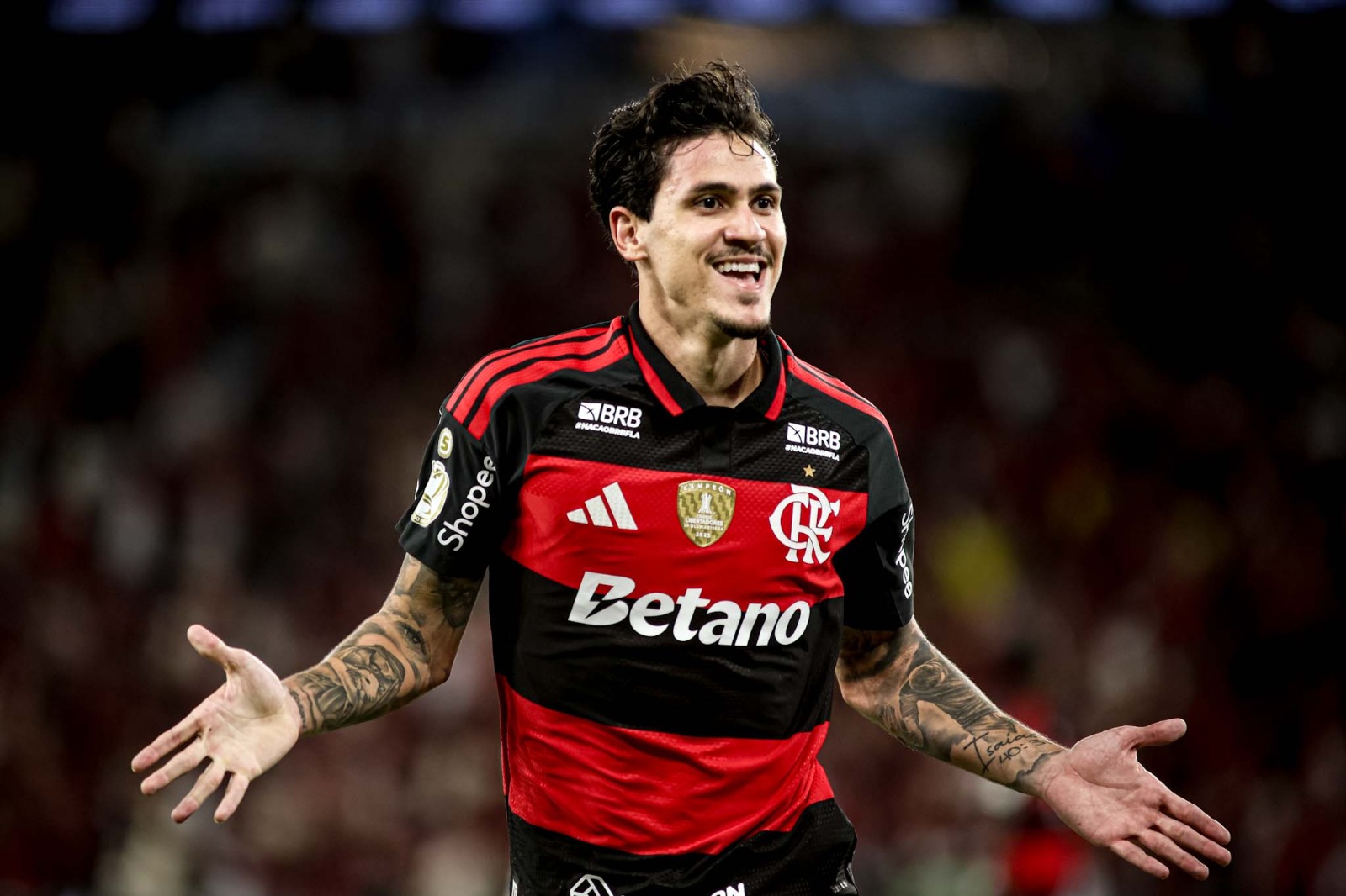 Flamengo bate Vitória e abre vantagem na Copa do Brasil: 2 a 1