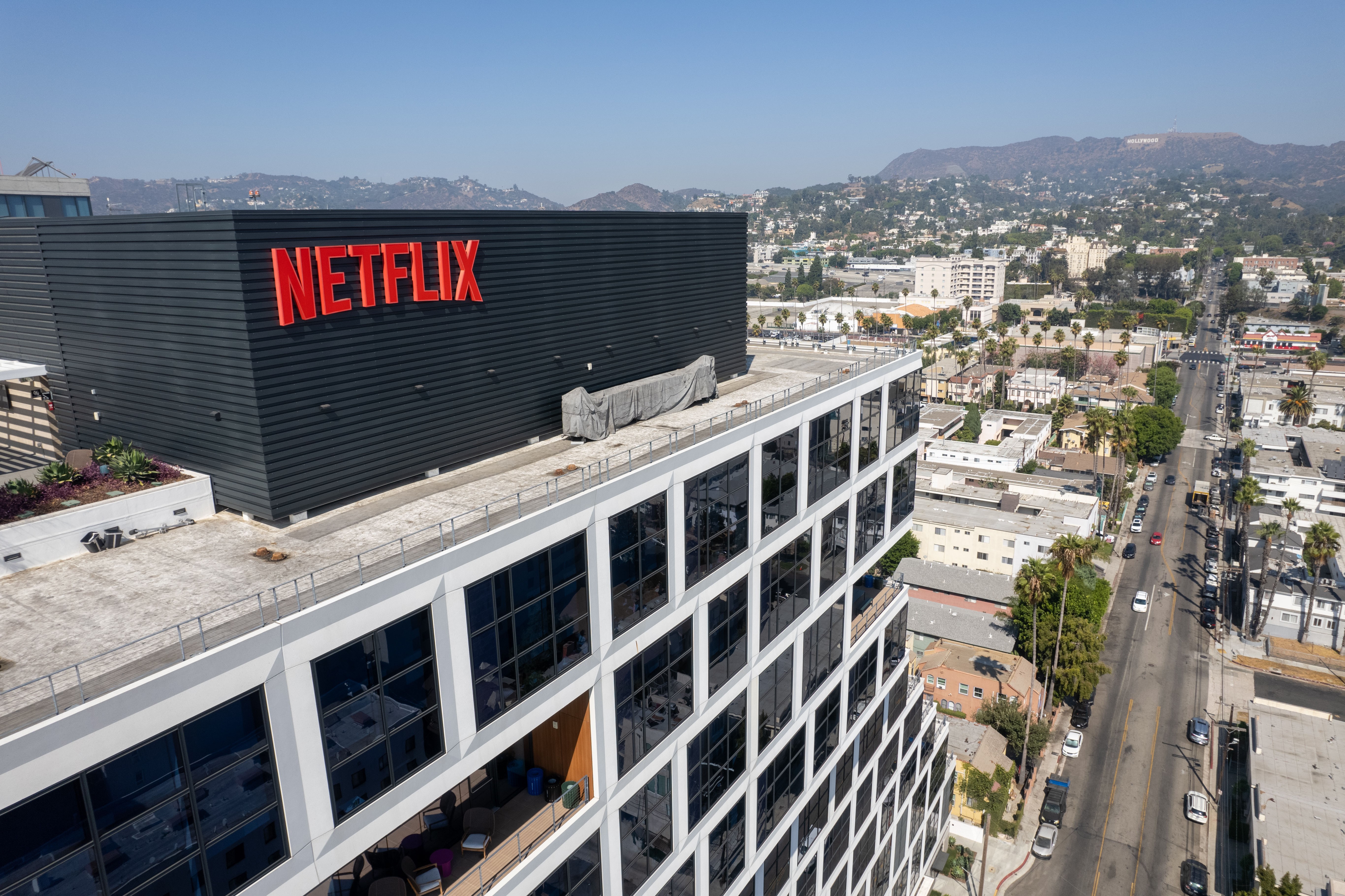 Netflix recompra US$ 25 bi em ações após tombo dos papéis; veja o que está por trás da decisão