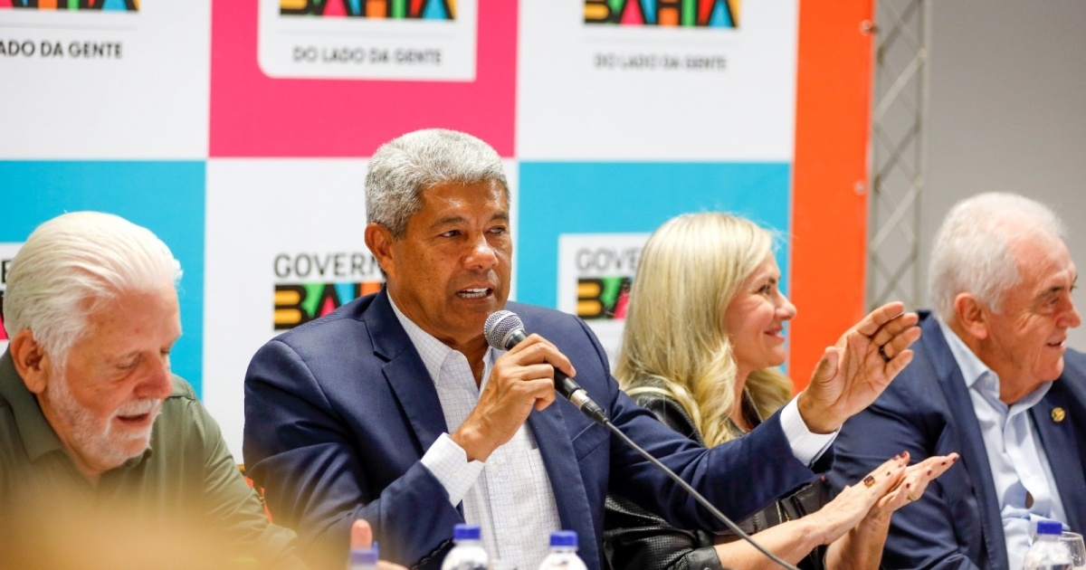 Jerônimo reúne secretariado e parlamentares para balanço estratégico e destaca 2.600 obras no interior