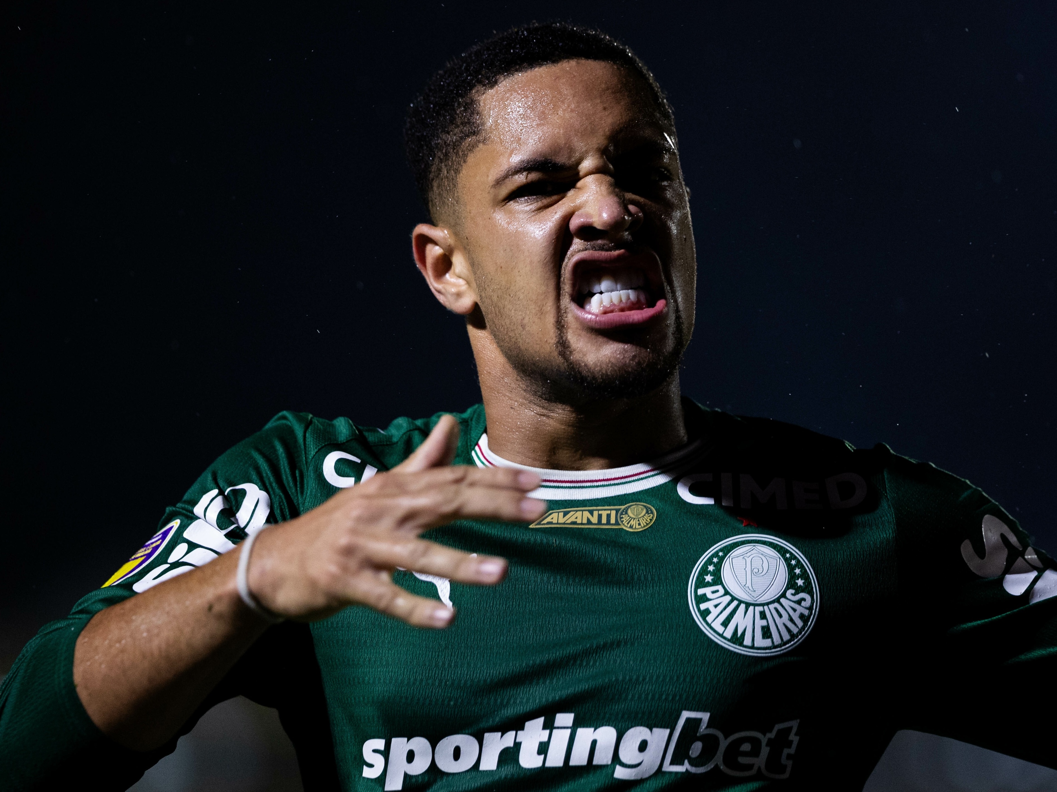 Vitor Roque volta ao titulares do Palmeiras após 10 jogos; veja time