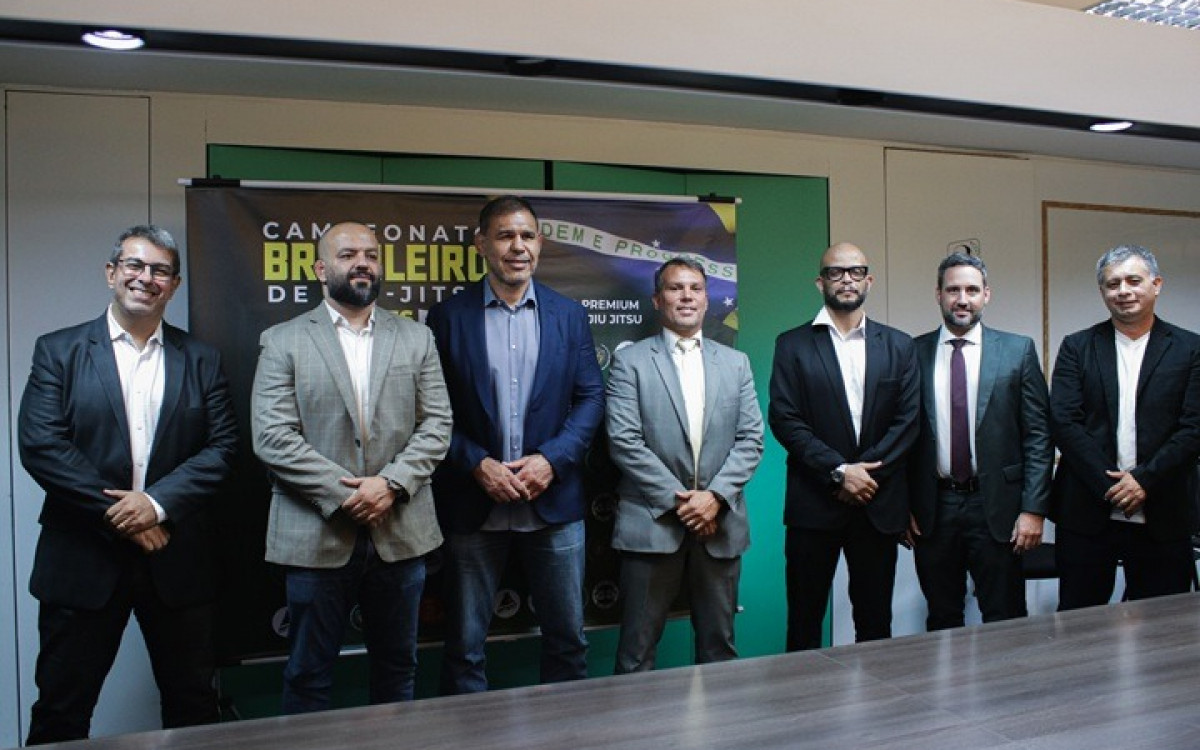 Minotouro participa de debate sobre regulamentação do professor de artes marciais e levanta questões do setor