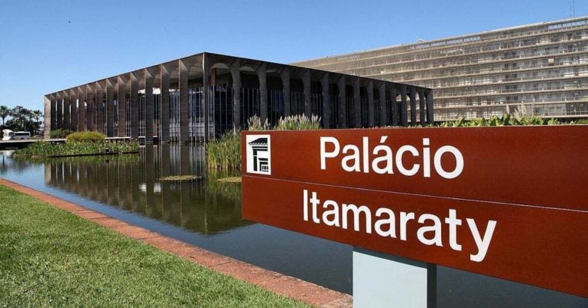 Americano que atuava na embaixada dos EUA deixa hoje o Brasil após reação do Itamaraty