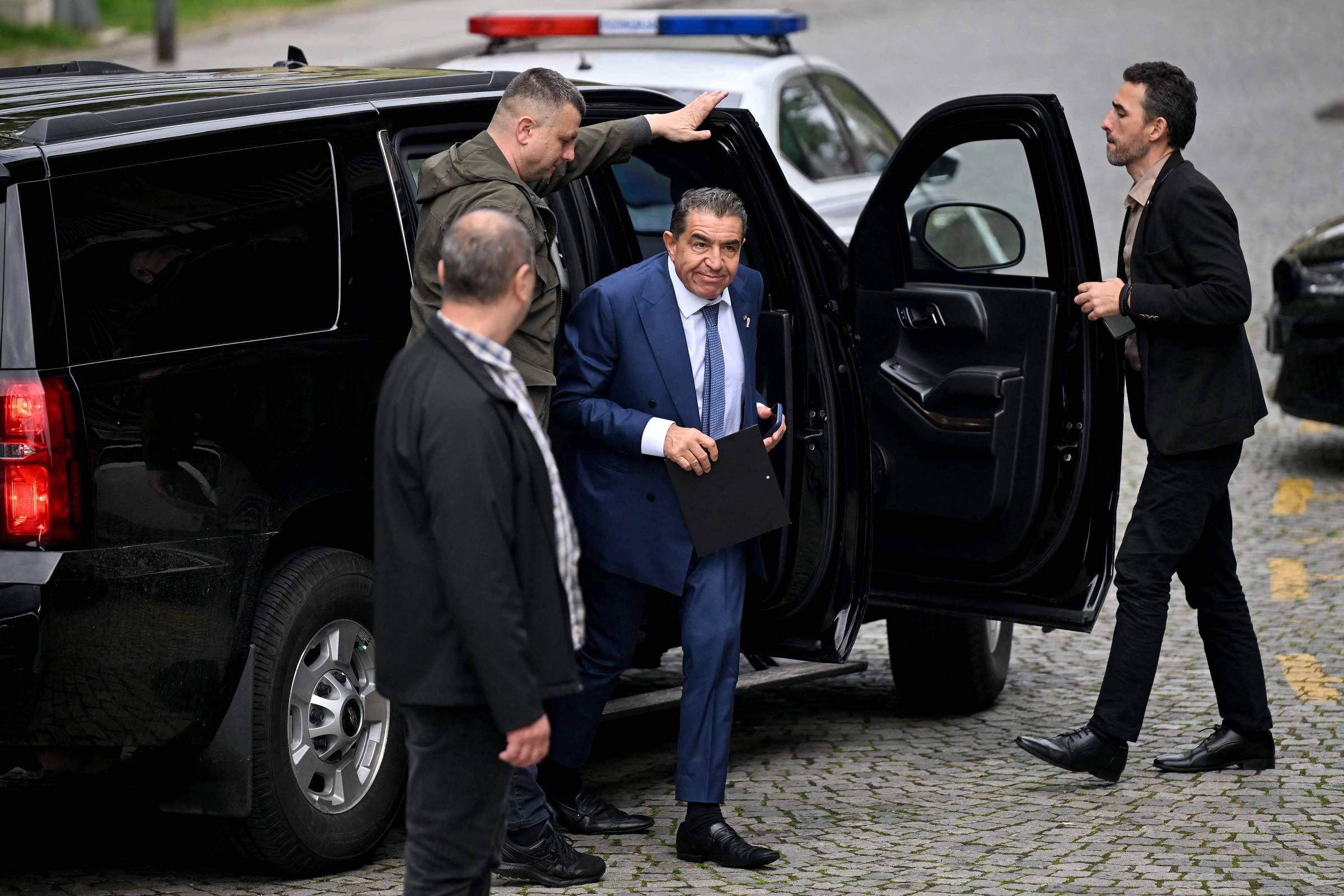 Leitores criticam fala de conselheiro de Trump sobre mulheres brasileiras