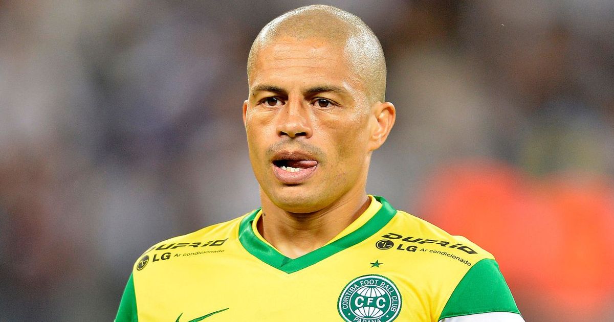 Coritiba tenta quebrar tabu de 10 anos contra o Grêmio; veja a provável escalação