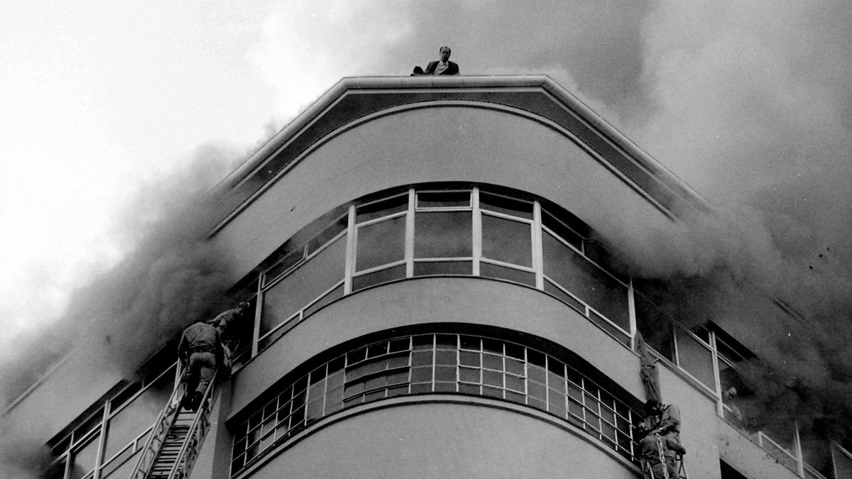 Um dos maiores incêndios que Porto Alegre já presenciou