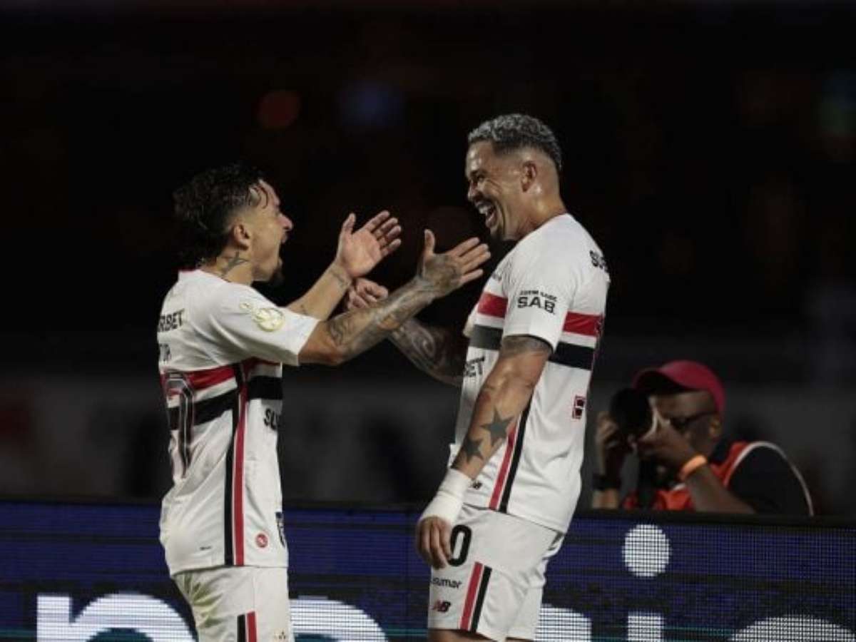 Luciano supera Ceni e vira terceiro maior artilheiro do São Paulo no Brasileirão