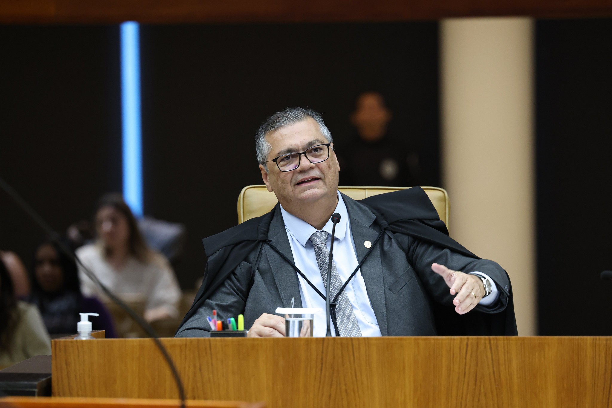 Dino defende penas mais altas e perda automática de cargo para integrantes do Judiciário em casos de corrupção
