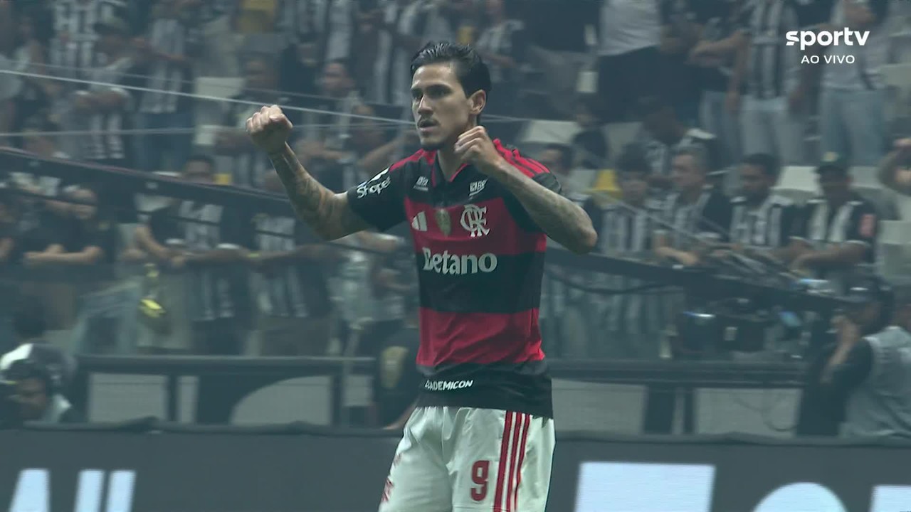 Após 4 a 0, Flamengo provoca Atlético-MG nas redes com urubu x galo e 