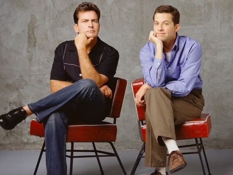 Charlie Sheen e Jon Cryer não se falam há anos, de acordo com revelações recentes.