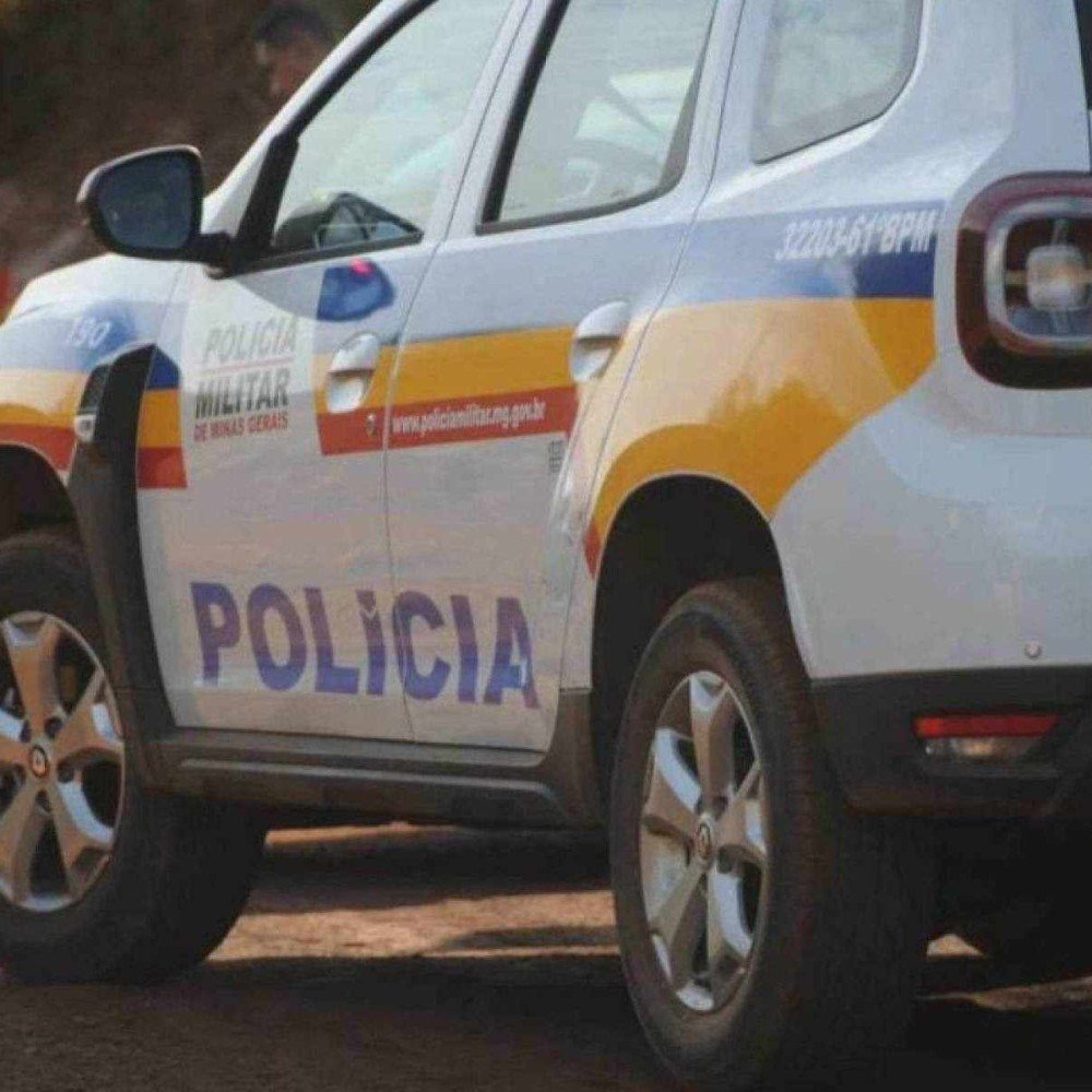 Homem com registro de CAC mata mulher, atira no enteado e foge na Grande BH