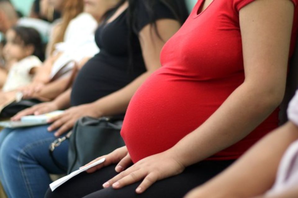 Em Pernambuco, 71,6% das mortes maternas atingem mulheres negras, diz Ministério da Saúde
