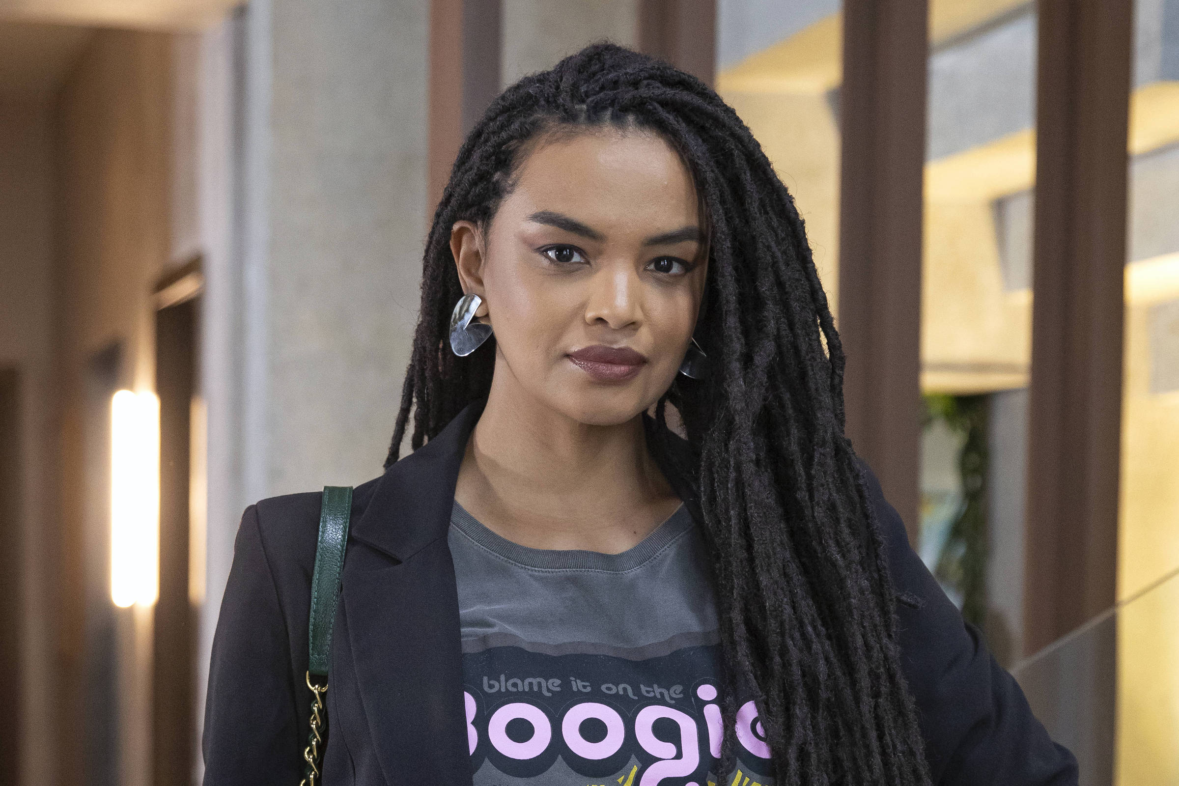 Lucy Ramos assina com a Globo para ser médica cuja morte desencadeia trama de novela das sete