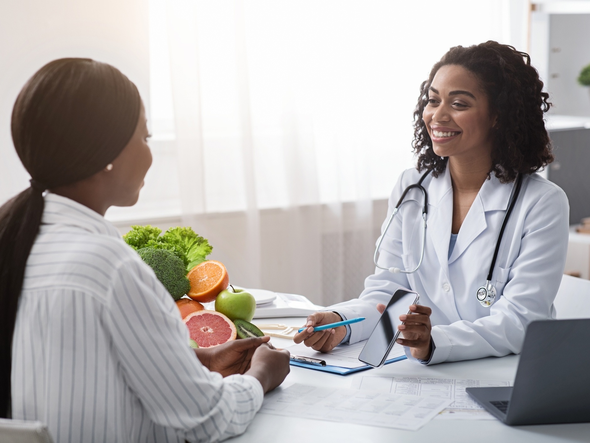 Novas regras limitam uso de IA por nutricionistas e propaganda nas redes