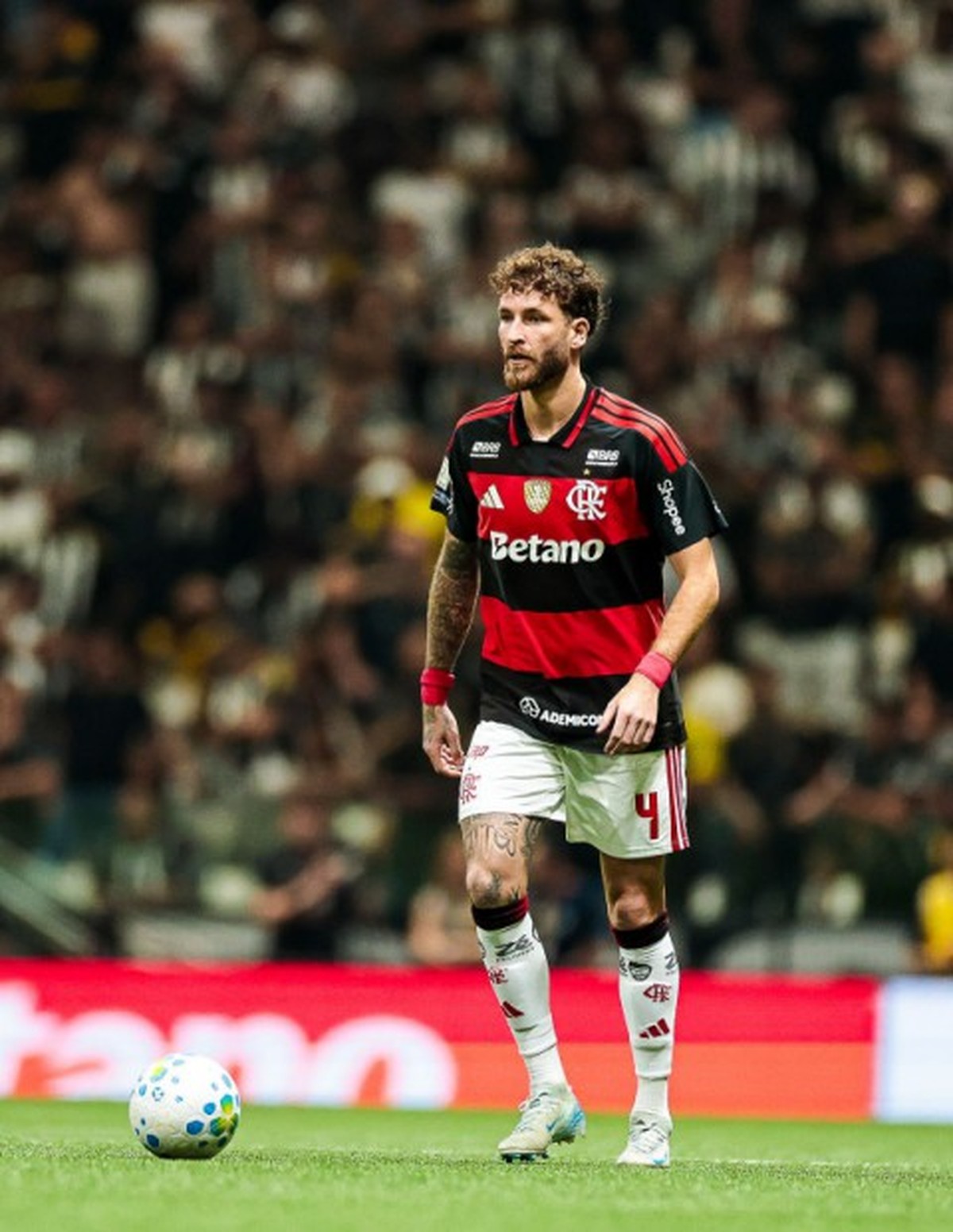 Léo Pereira desfalca o Flamengo contra o Estudiantes