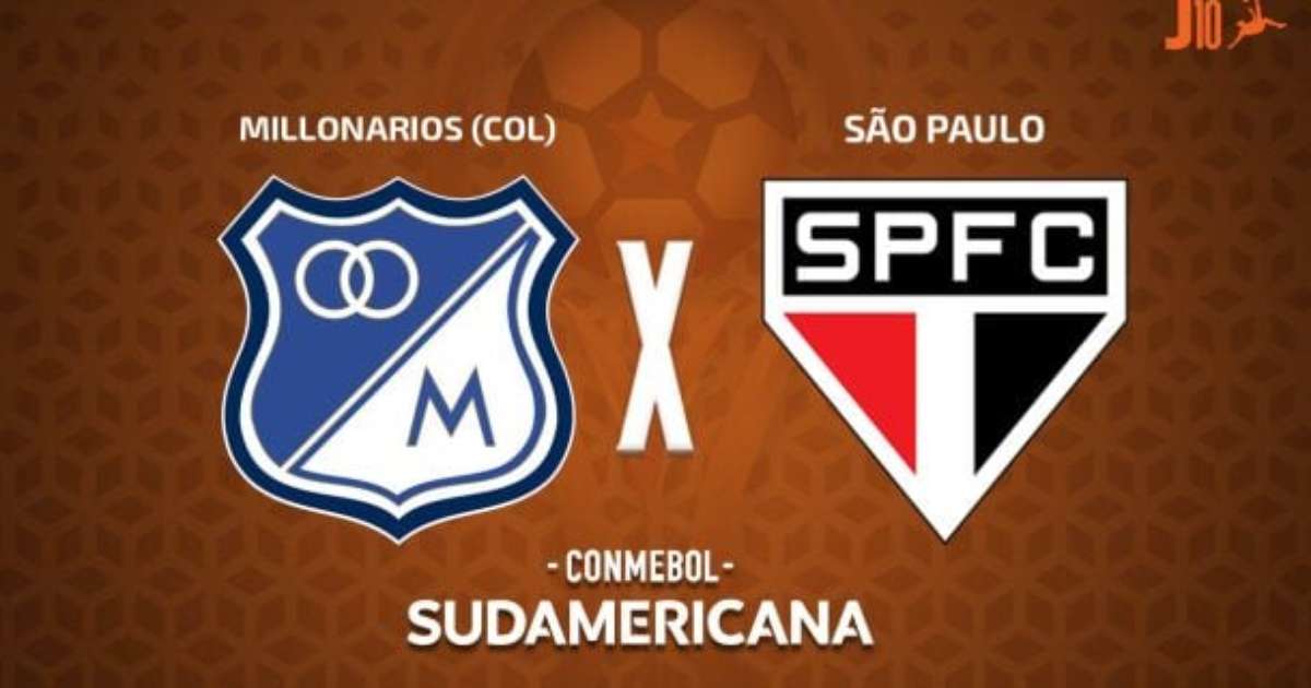 Jogadores de futebol em campo durante partida entre Millonarios e São Paulo