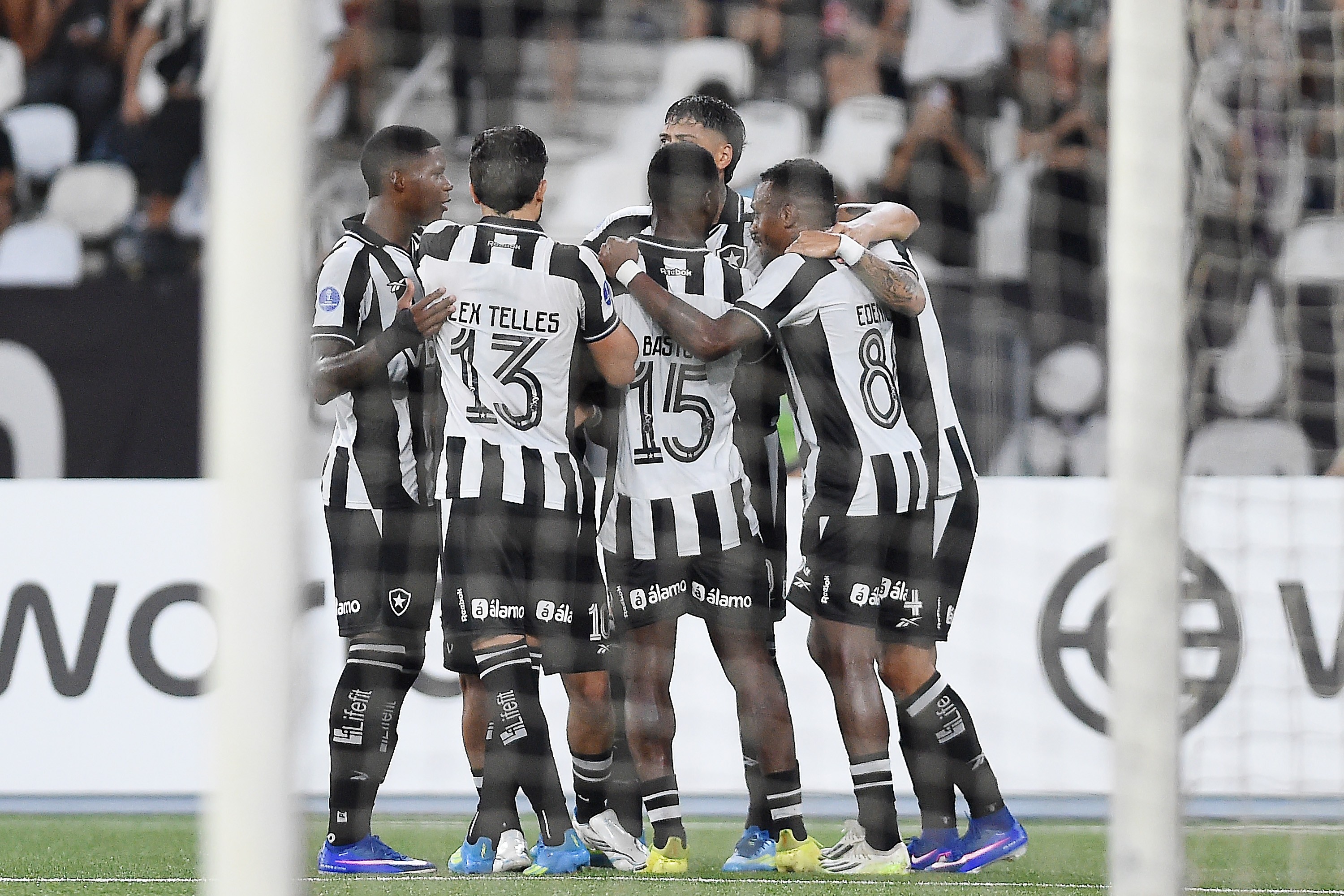 Atuações do Botafogo: Alex Telles é o melhor em vitória tranquila; dê suas notas