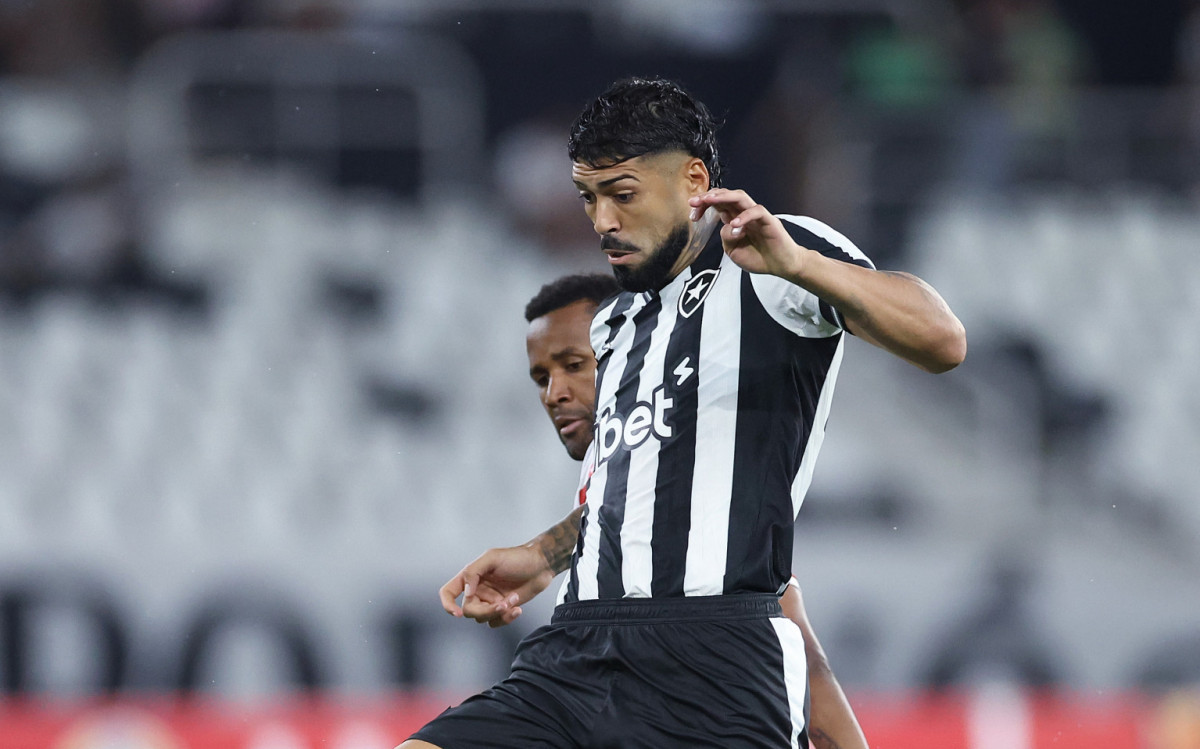 Barboza deixa futuro em aberto no Botafogo: 'Tenho muita coisa para falar'