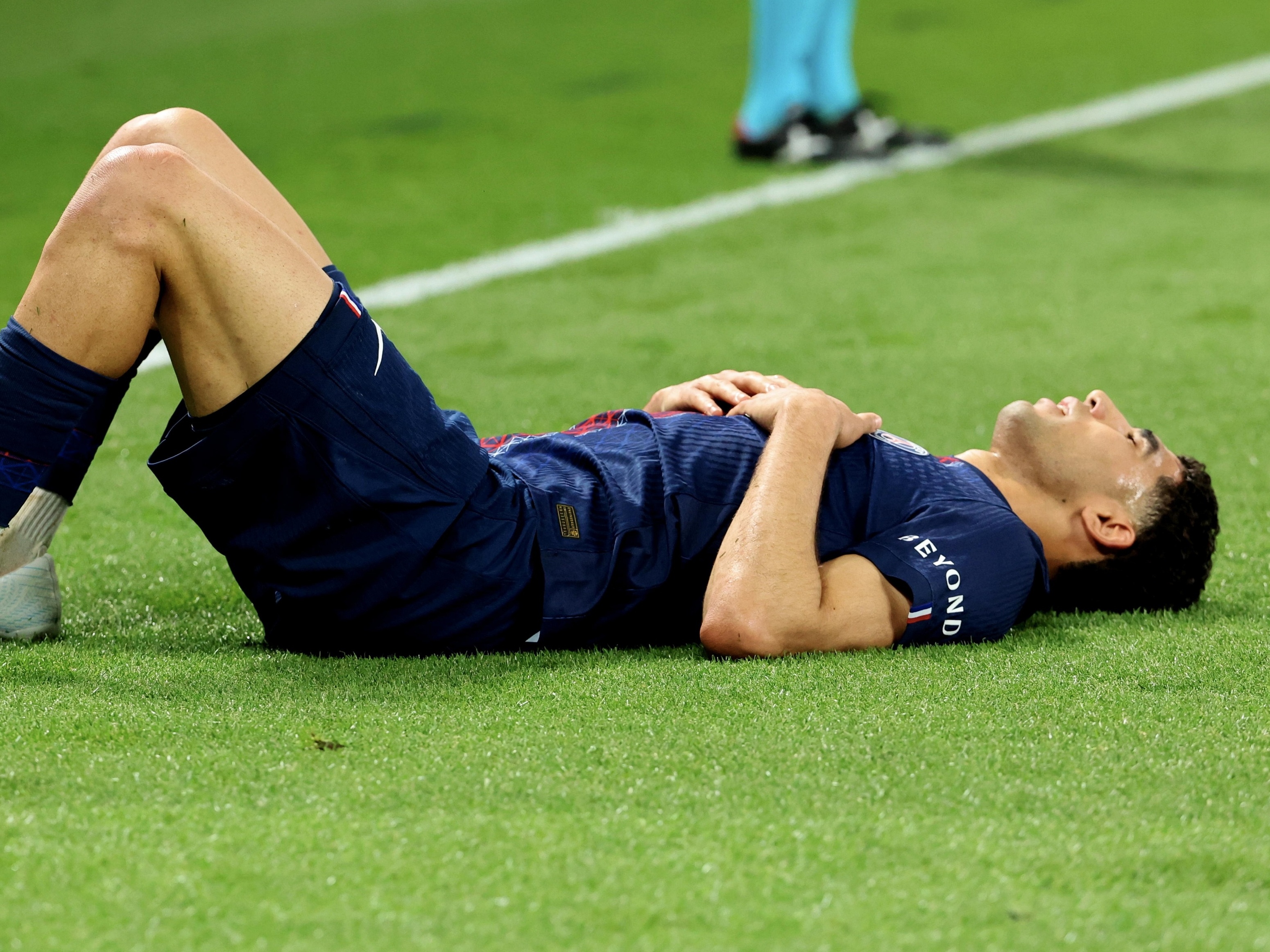 Hakimi sente lesão em PSG x Bayern e preocupa rival do Brasil na Copa