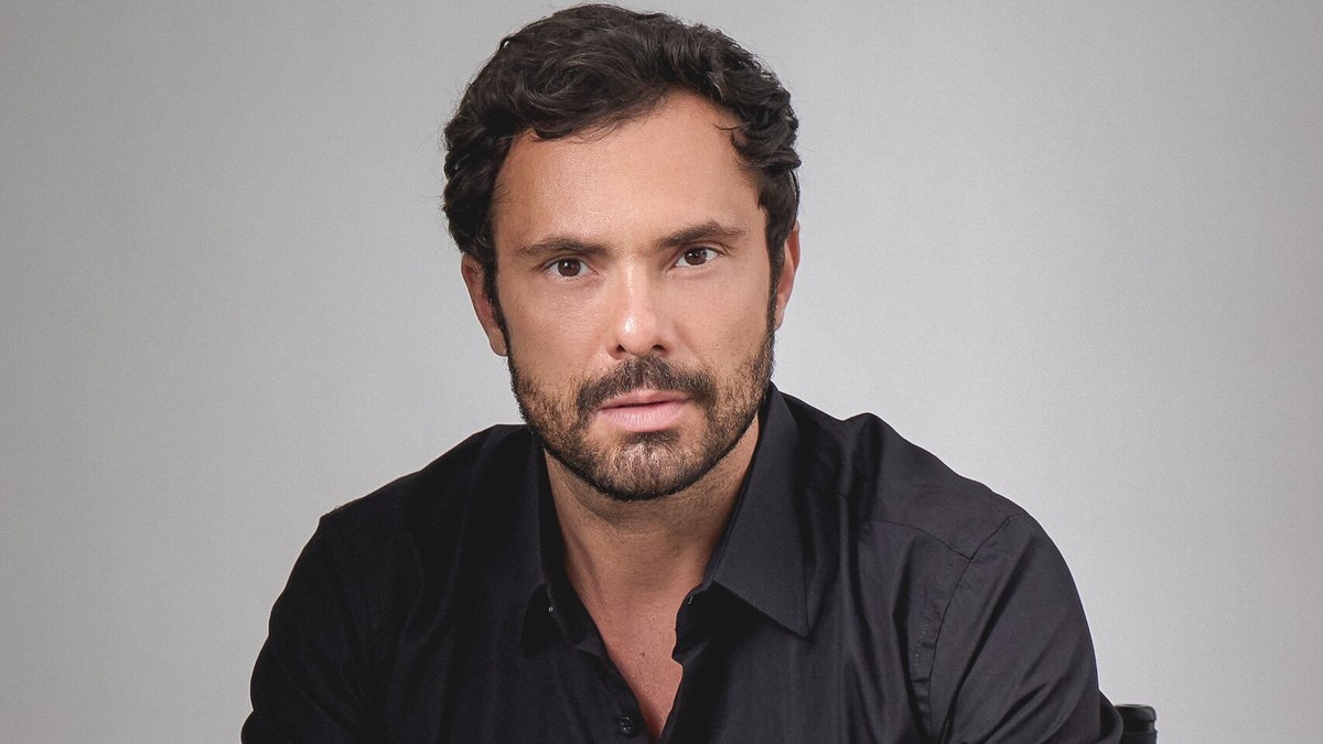 Galã de ‘Três Graças’, Adriano Toloza vai tosar o cabelo para viver presidiário em série