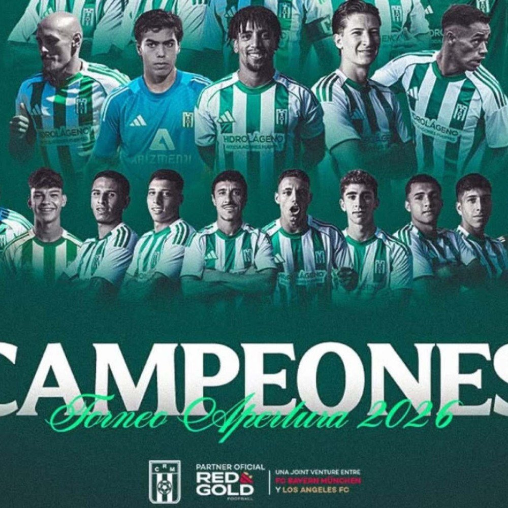 Time conquista o primeiro título nacional, e jogadores comemoram no meio da estrada