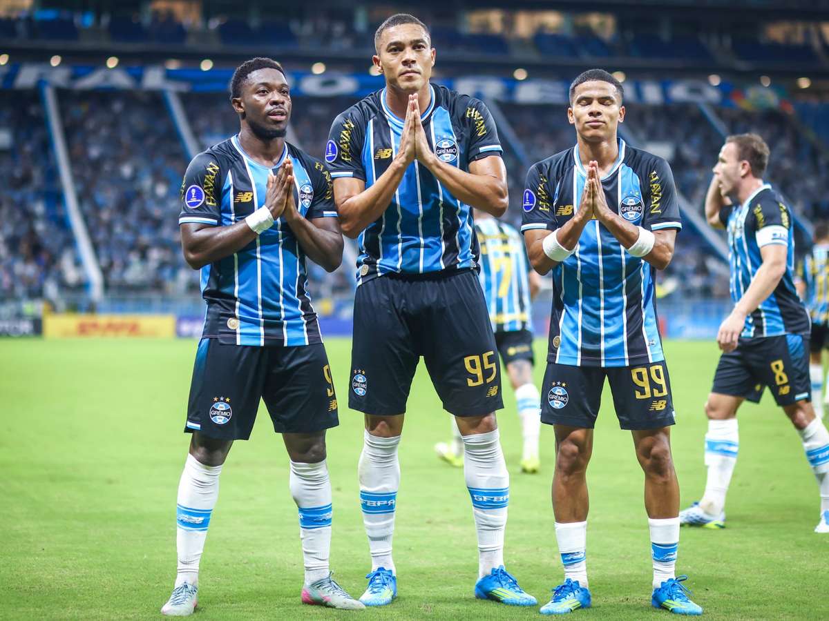 Carlos Vinícius lamenta após perder três pênaltis em empate do Grêmio na Sul-Americana: 'Faz parte'