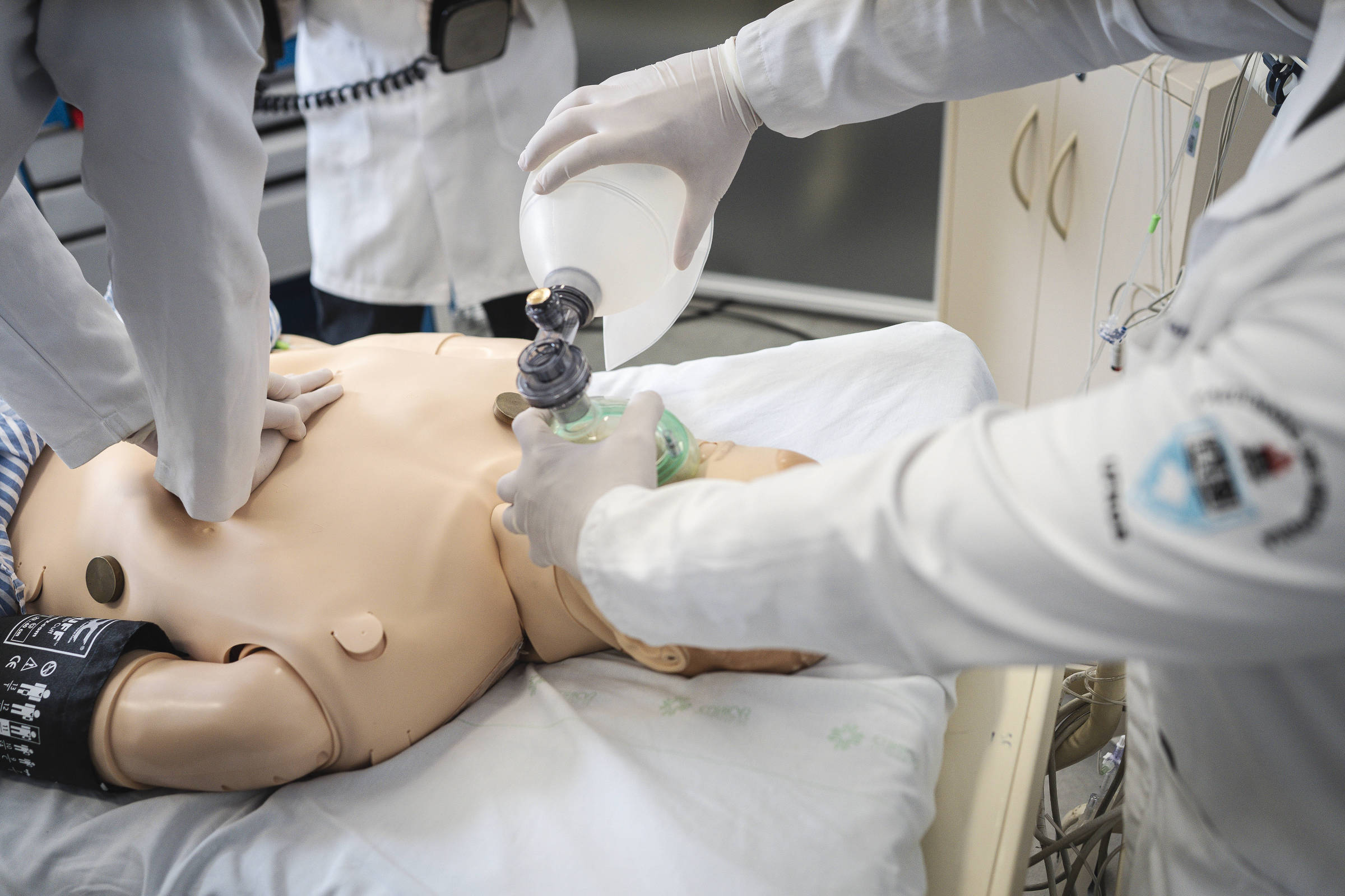 Atrasado em relação ao mundo, Brasil prepara plano de atualização de médicos já formados