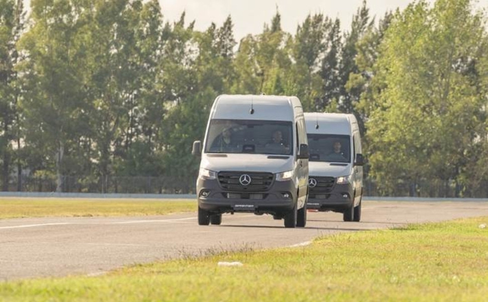 Mercado global de vans cresce e impulsiona nova Sprinter automática no ES