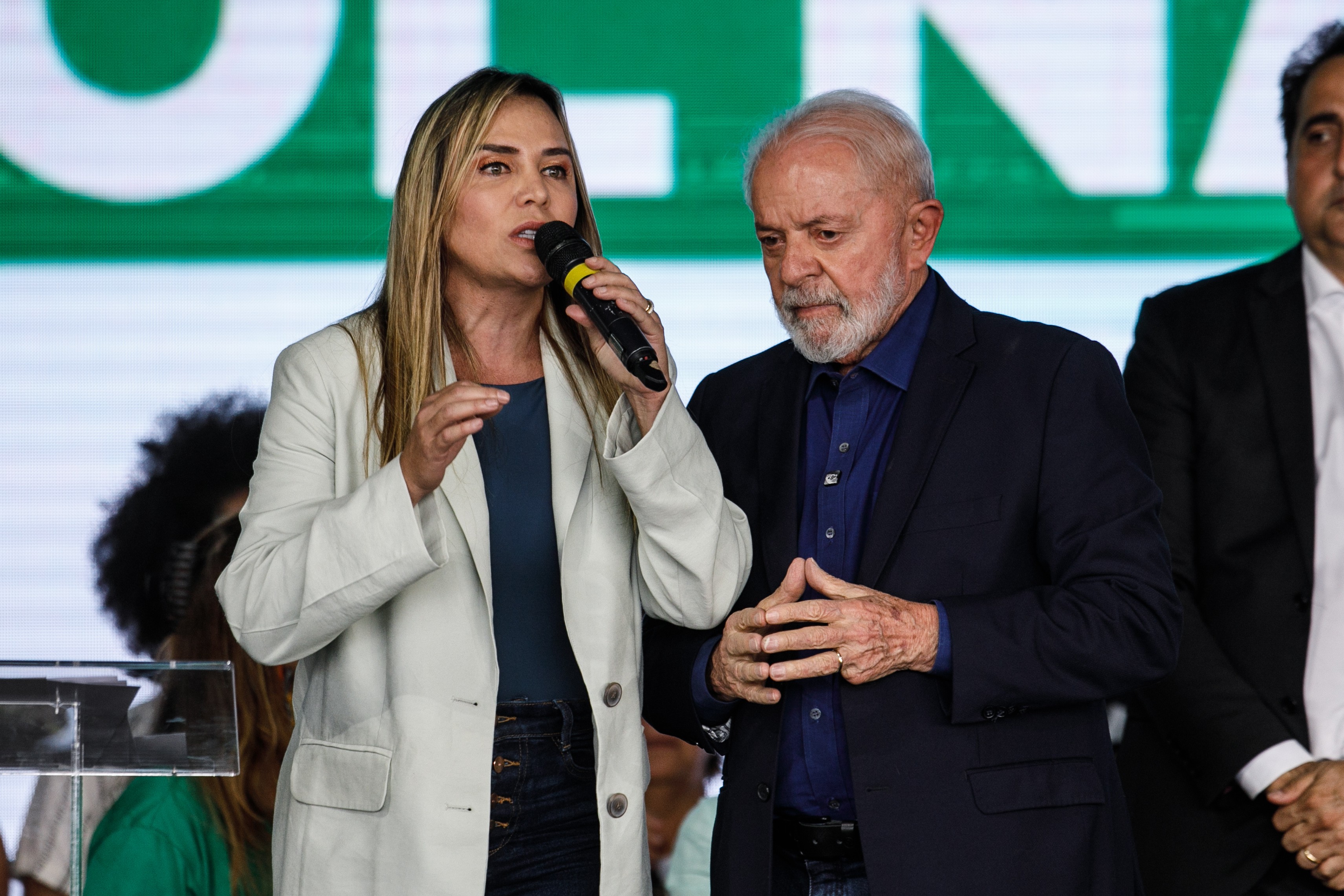 Aliada da família Bolsonaro, governadora do DF aposta em encontro com Lula para salvar BRB. Veja por quê