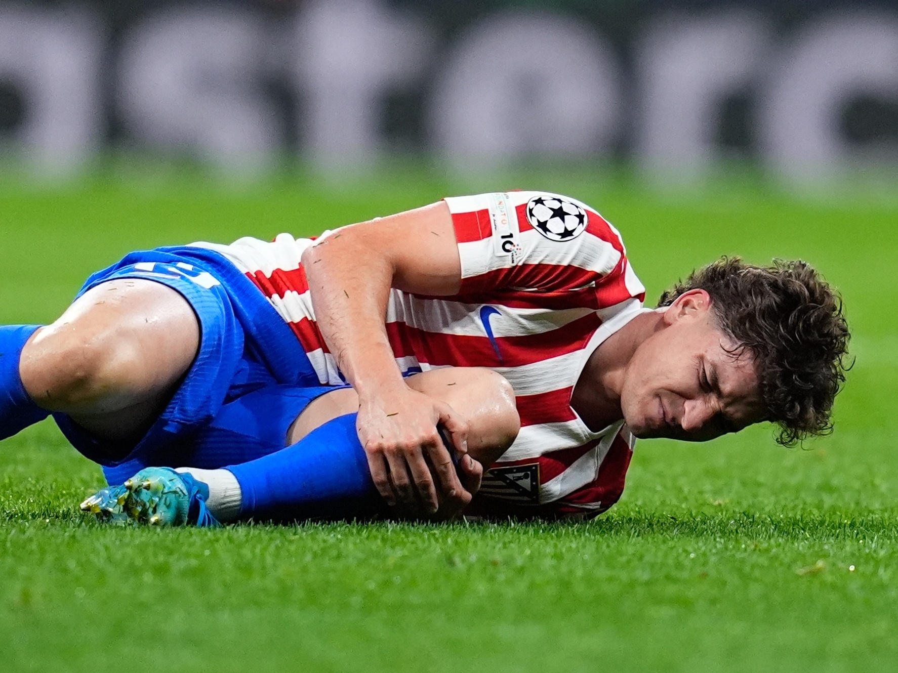 Astro da Argentina sai com dores em Atlético x Arsenal; Simeone tranquiliza