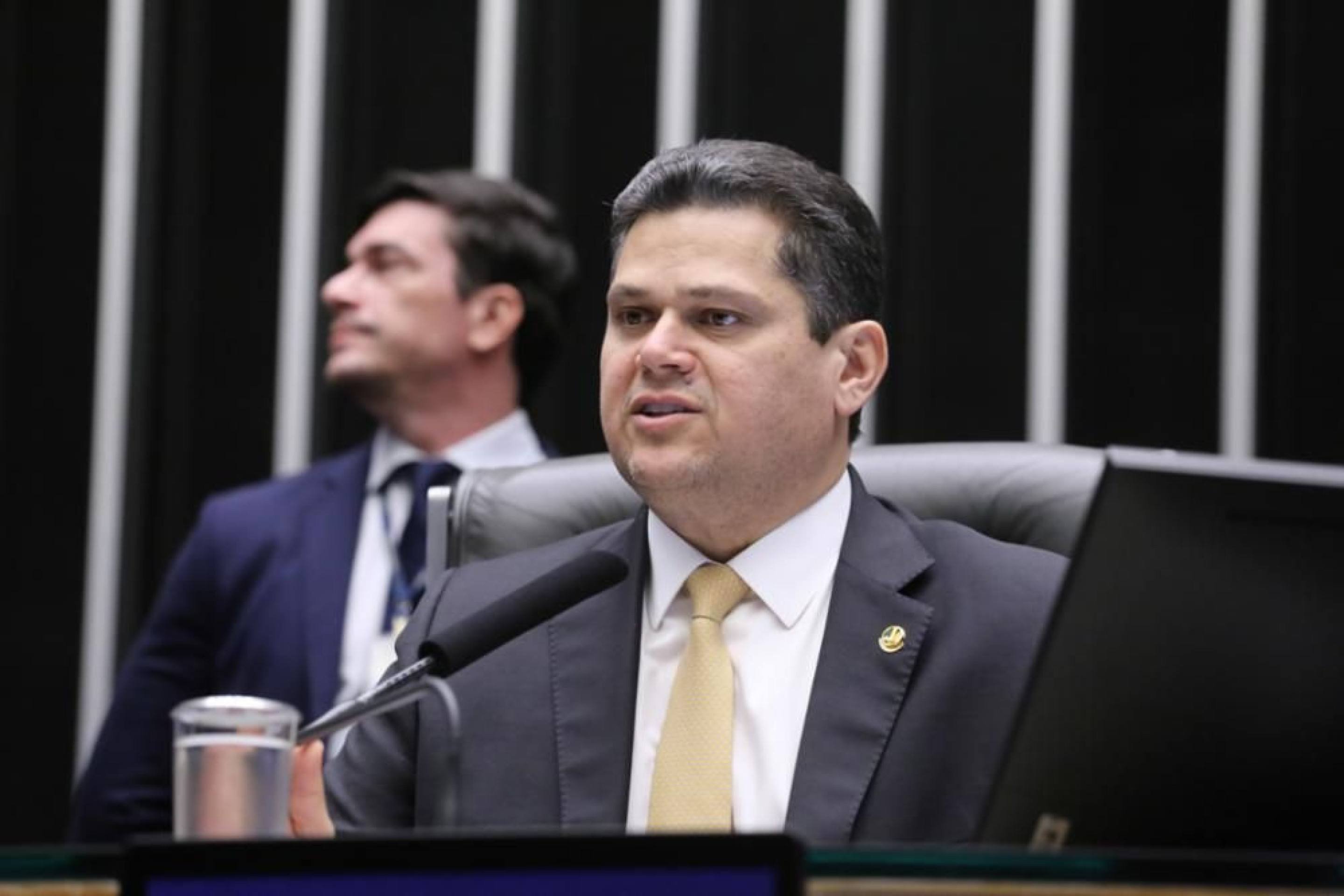 Dosimetria: Congresso exclui dispositivos sobre feminicídio e facções