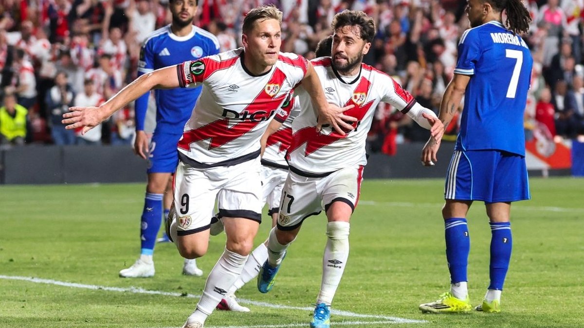 Ex-Inter marca gol da vitória e deixa clube espanhol próximo de final europeia inédita; veja vídeo
