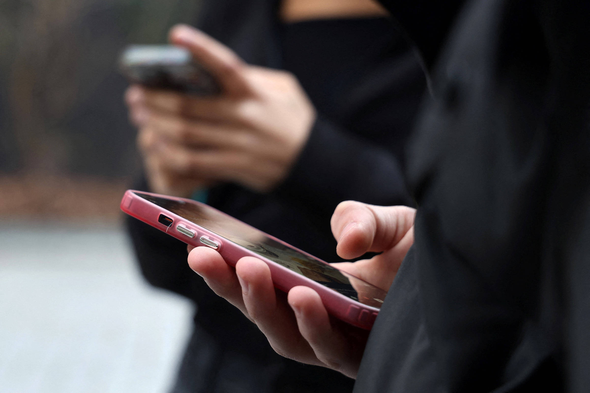 Publicidade digital no Brasil cresce 12,7% e atinge R$ 42,7 bilhões em 2025, mostra estudo do IAB Brasil