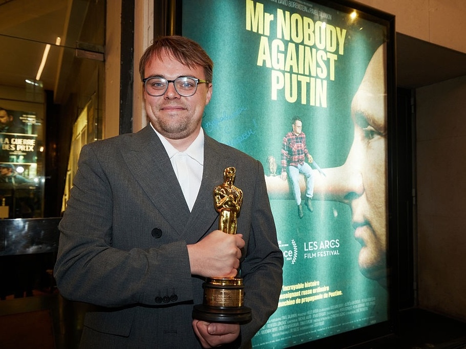 Diretor é obrigado a despachar Oscar no aeroporto de NY e estatueta some