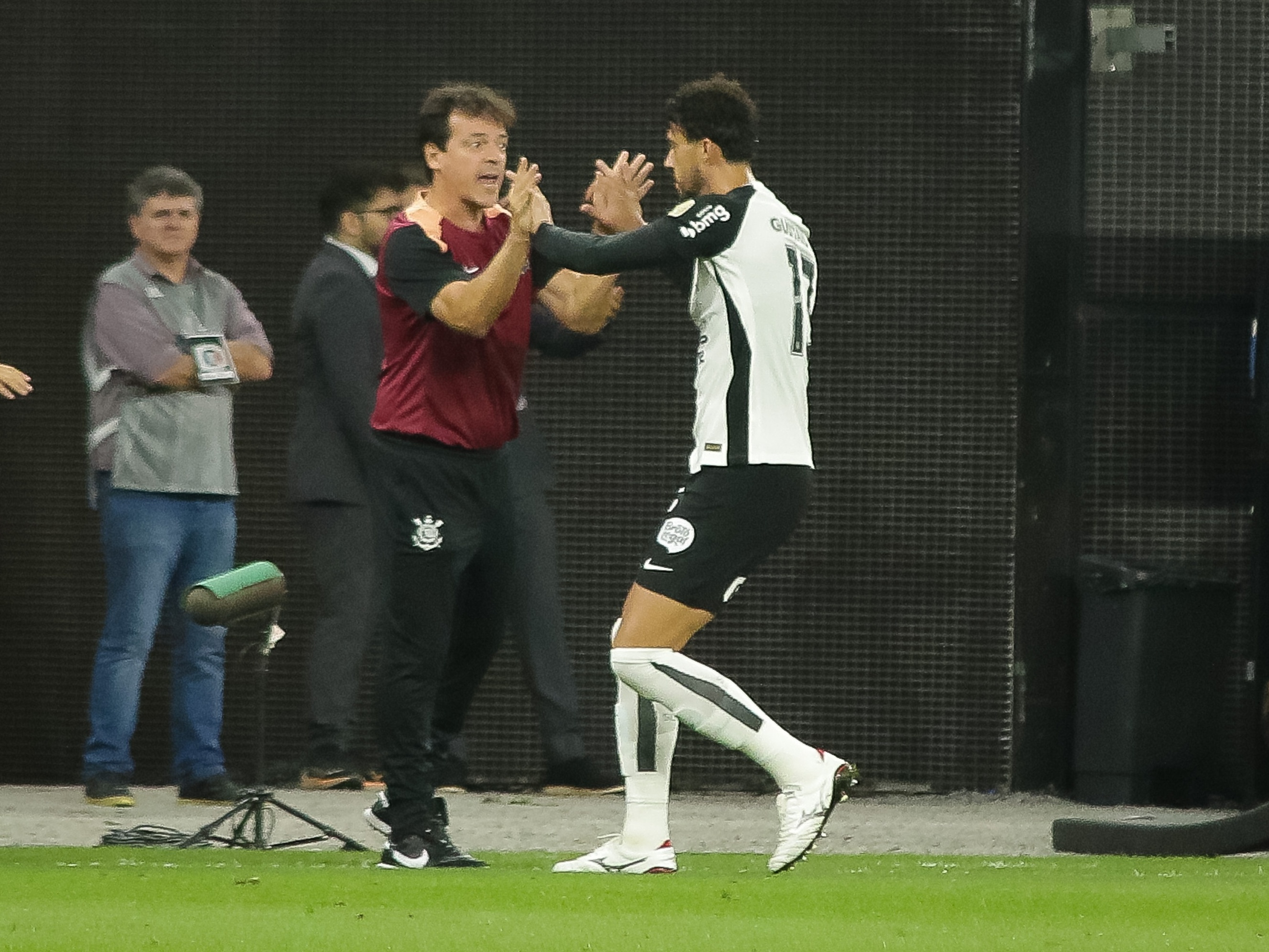 O Corinthians de Fernando Diniz vai ficando cada vez melhor!