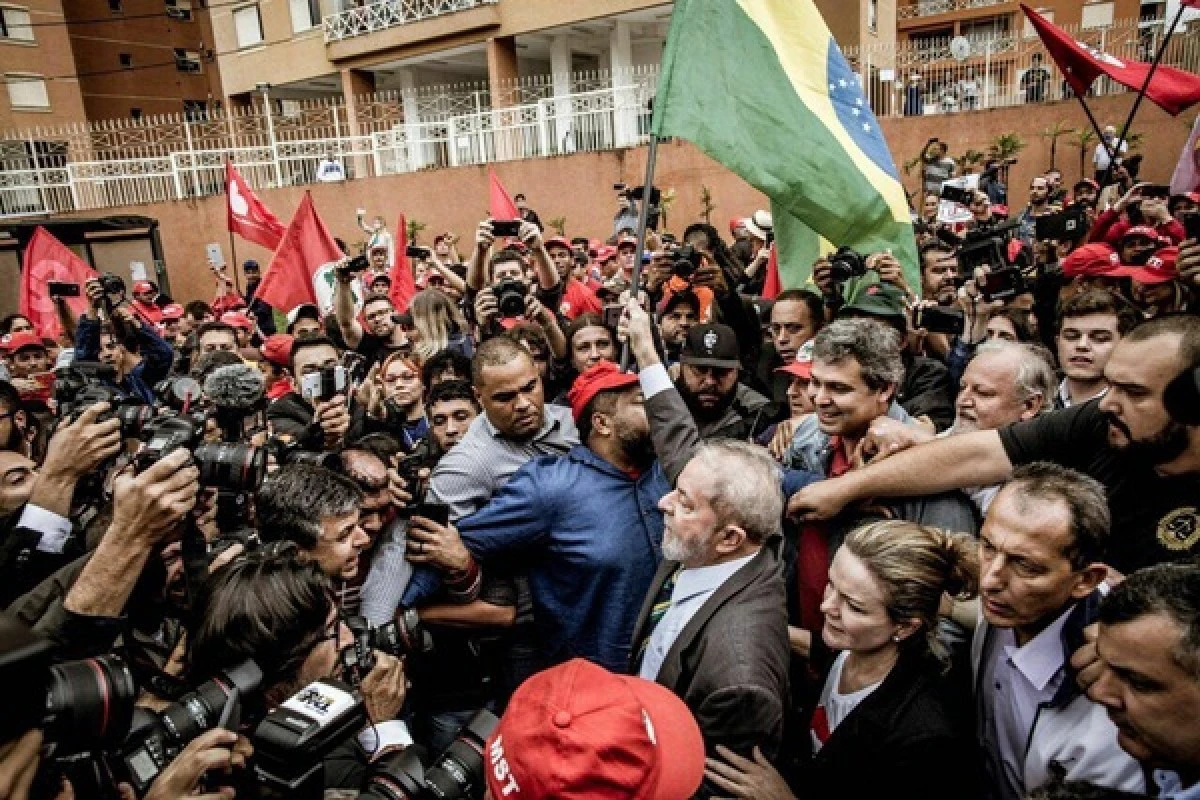 Aumenta a torcida para que Lula desista de se candidatar à reeleição