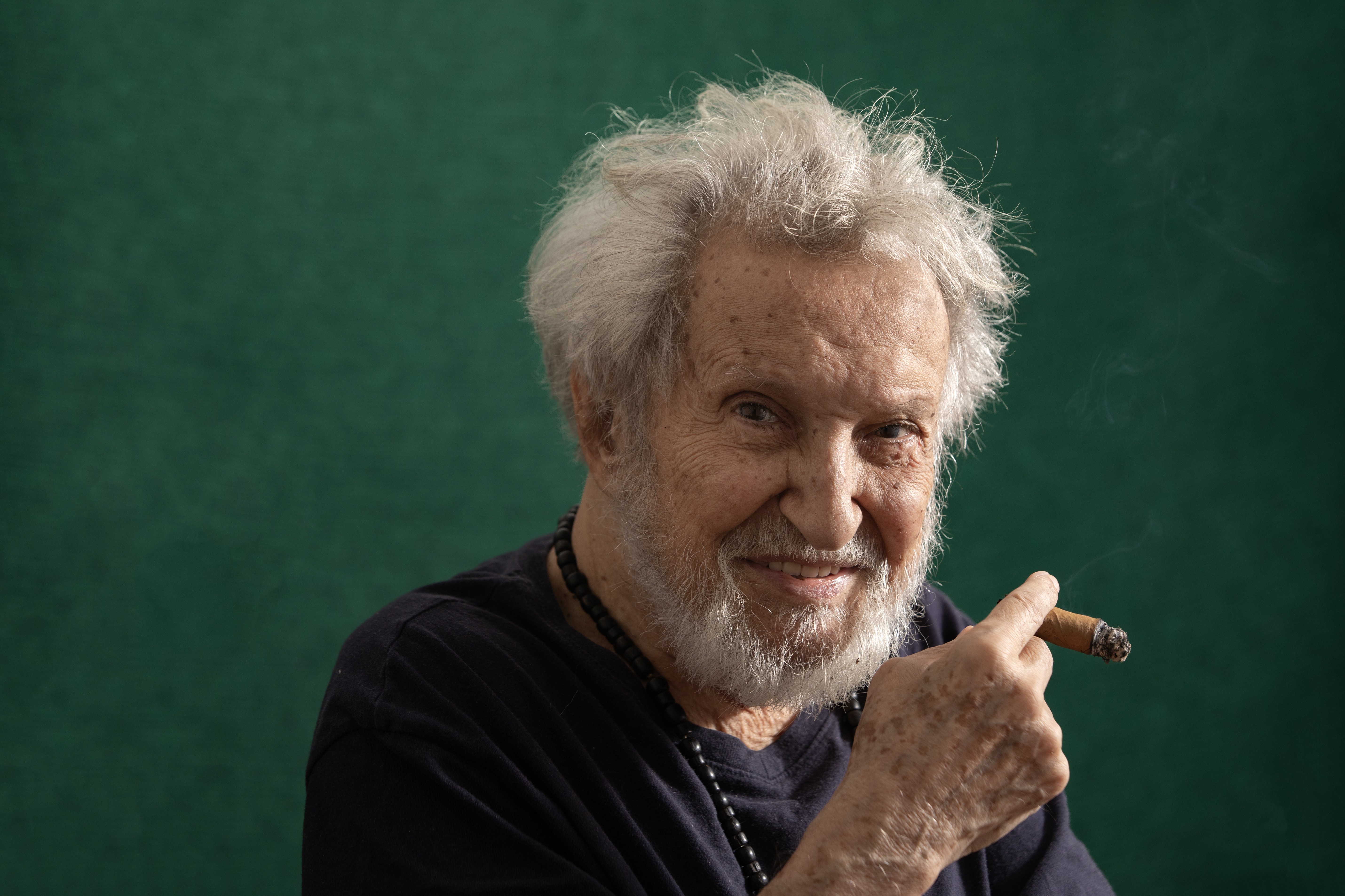 Aos 94 anos, Ruy Guerra lança filme com planos no cinema e na literatura: 'como vou viver até os 117, estou tranquilo'