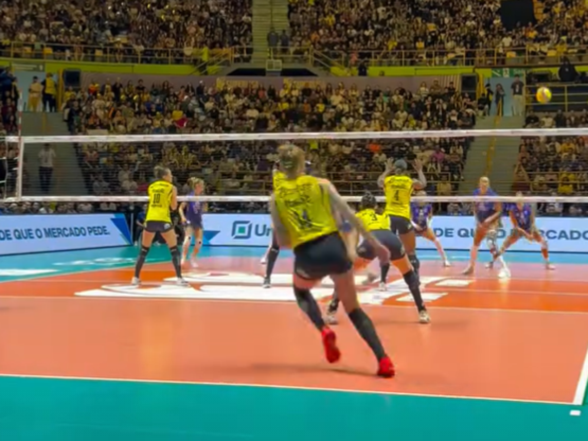 Com vitória sobre o Minas, Praia Clube é tricampeão da Superliga Feminina de Vôlei