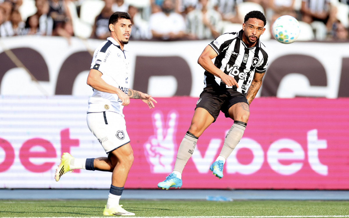 Vitinho completa 100 jogos pelo Botafogo: 'Gratidão eterna'