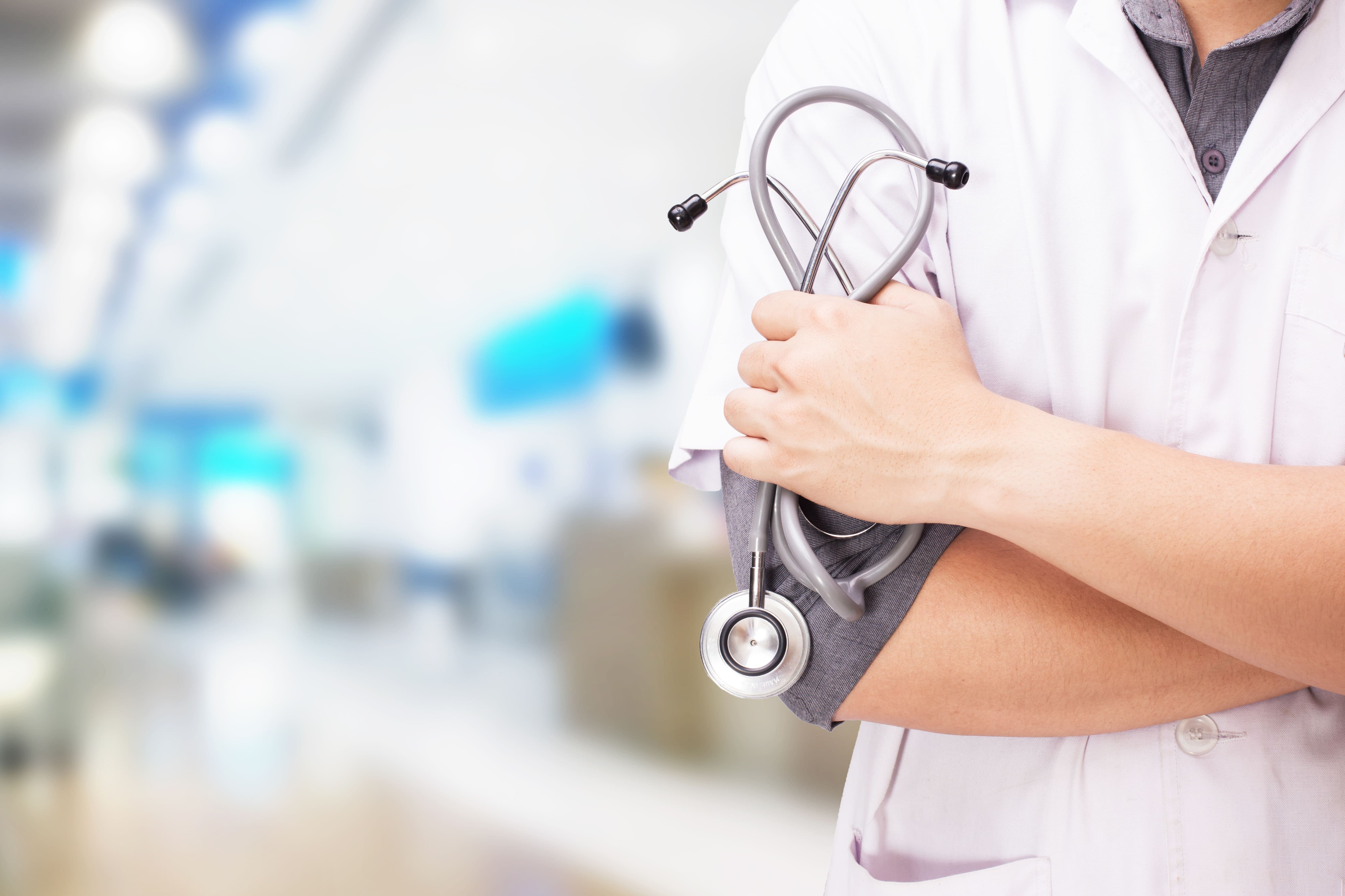 Piores cursos de Medicina são mais novos, têm menos doutores e estão em cidades pequenas